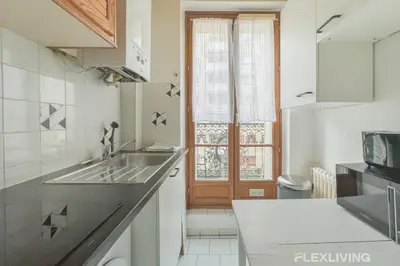 Cuisine ou kitchenette dans l'établissement Flexliving - whole flat - Hameau