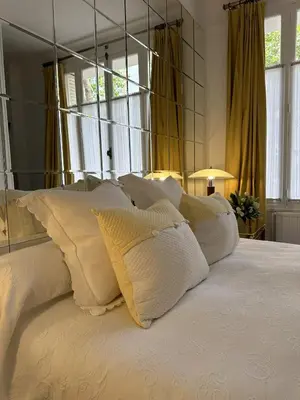 Un ou plusieurs lits dans un hébergement de l'établissement Luxury and cosy apartment in Paris, 16è Arrondissement
