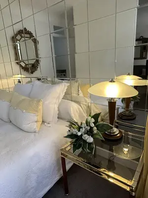 Coin salon dans l'établissement Luxury and cosy apartment in Paris, 16è Arrondissement