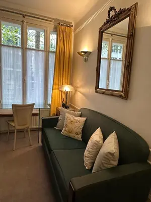 Coin salon dans l'établissement Luxury and cosy apartment in Paris, 16è Arrondissement