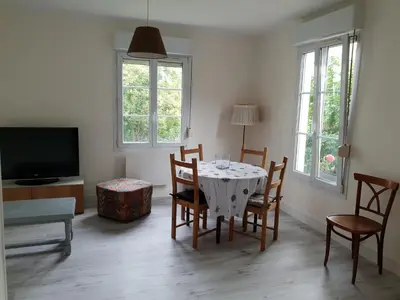 Télévision ou salle de divertissement dans l'établissement Maison à Issy les Moulineaux, proche de Paris