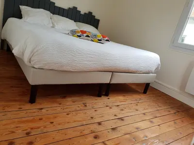 Un ou plusieurs lits dans un hébergement de l'établissement Maison à Issy les Moulineaux, proche de Paris