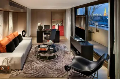 Télévision ou salle de divertissement dans l'établissement Mandarin Oriental, Paris