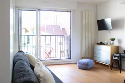 Coin salon dans l'établissement Charmant studio avec balcon - Sacré-Cœur