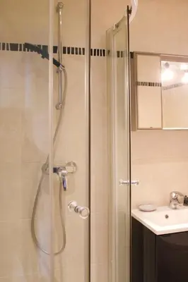 Salle de bains dans l'établissement Charmant studio avec balcon - Sacré-Cœur