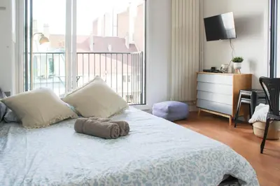 Un ou plusieurs lits dans un hébergement de l'établissement Charmant studio avec balcon - Sacré-Cœur