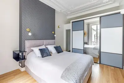 Un ou plusieurs lits dans un hébergement de l'établissement Newly renovated apt near La Madeleine