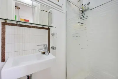 Salle de bains dans l'établissement Chez Maguy