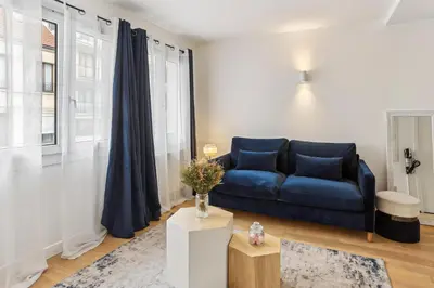 Coin salon dans l'établissement Appartement charmant proche de la Défense