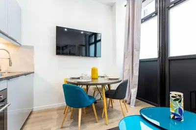 Cuisine ou kitchenette dans l'établissement Intimate apartment - 1BR-4P - Republique