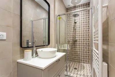 Salle de bains dans l'établissement Intimate apartment - 1BR-4P - Republique