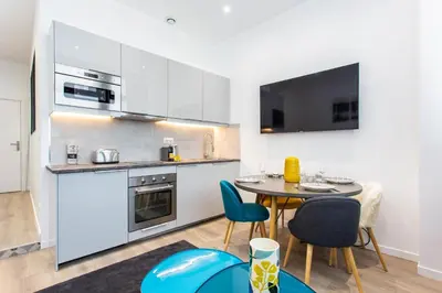 Cuisine ou kitchenette dans l'établissement Intimate apartment - 1BR-4P - Republique