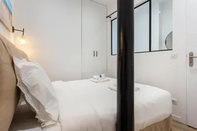 Un ou plusieurs lits dans un hébergement de l'établissement Intimate apartment - 1BR-4P - Republique
