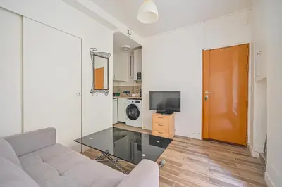 Télévision ou salle de divertissement dans l'établissement Appartement Suite Truffaut