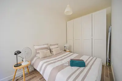 Un ou plusieurs lits dans un hébergement de l'établissement Appartement Suite Truffaut