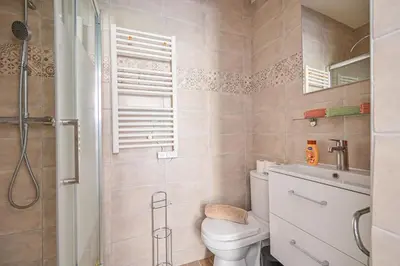 Salle de bains dans l'établissement Appartement Suite Truffaut