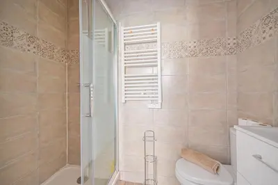 Salle de bains dans l'établissement Appartement Suite Truffaut