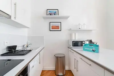 Cuisine ou kitchenette dans l'établissement Luxe 1-BR Gem Louvre & Opera