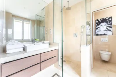 Salle de bains dans l'établissement Luxueux Appartment Georges V