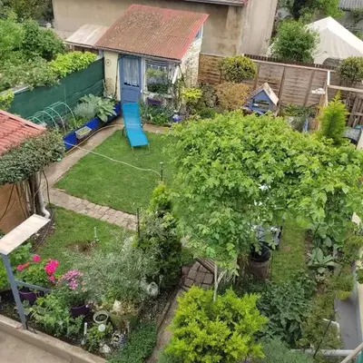 Un deux pièces et un jardin à Villejuif