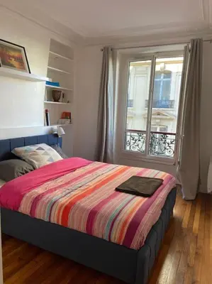 Un ou plusieurs lits dans un hébergement de l'établissement Superbe appartement Paris 17ème 55m2