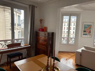 Coin salon dans l'établissement Superbe appartement Paris 17ème 55m2