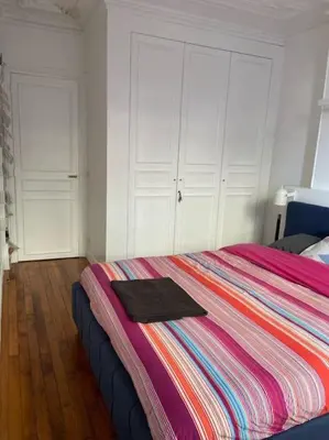 Un ou plusieurs lits dans un hébergement de l'établissement Superbe appartement Paris 17ème 55m2