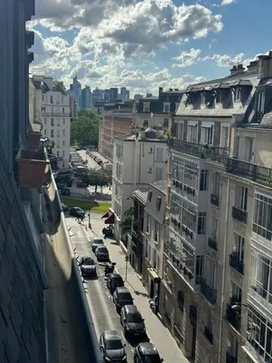 Vue générale sur Paris ou vue de la ville depuis l'appartement