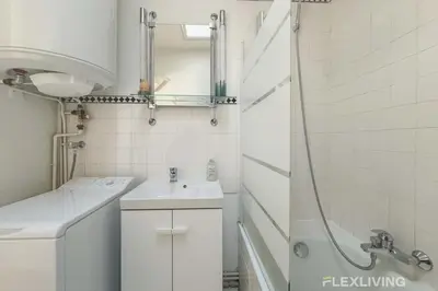 Salle de bains dans l'établissement Flexliving - room - Bausset