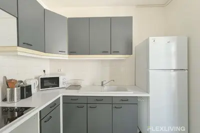 Cuisine ou kitchenette dans l'établissement Flexliving - room - Bausset