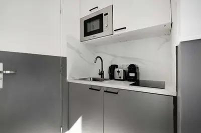 Cuisine ou kitchenette dans l'établissement Cosy Studio for 2P with A-C - Near Montmartre