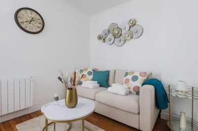 Coin salon dans l'établissement Cosy and chic apartment -1BD-4P- Auteuil