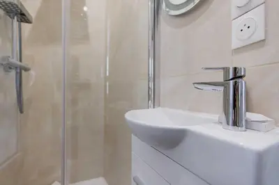 Salle de bains dans l'établissement Cosy and chic apartment -1BD-4P- Auteuil