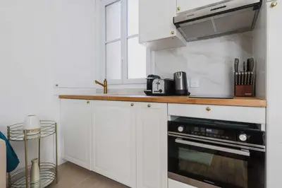 Cuisine ou kitchenette dans l'établissement Cosy and chic apartment -1BD-4P- Auteuil