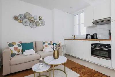 Cuisine ou kitchenette dans l'établissement Cosy and chic apartment -1BD-4P- Auteuil