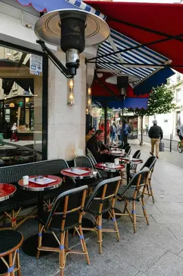 Restaurant ou autre lieu de restauration dans l'établissement Cosy Studio with Air Conditioning -Near Montmartre
