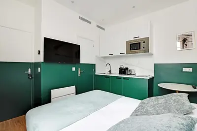 Cuisine ou kitchenette dans l'établissement Beautiful Studio for 2P with A-C - Near Montmartre