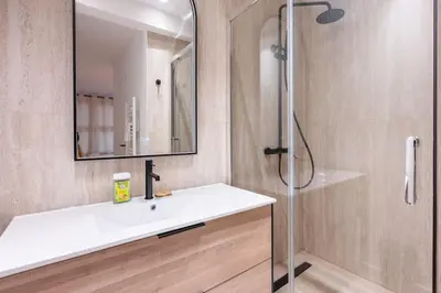 Salle de bains dans l'établissement 6 pers #2 Chambres #2 SDB #Père Lachaise #Paris 20