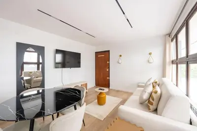 Télévision ou salle de divertissement dans l'établissement 6 pers #2 Chambres #2 SDB #Père Lachaise #Paris 20