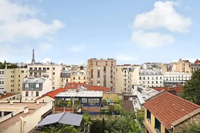 Vue générale sur Paris ou vue de la ville depuis l'appartement