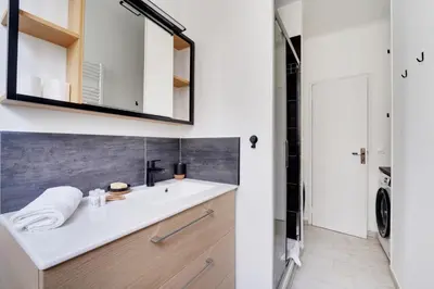 Salle de bains dans l'établissement 4 chambres 120m2 - Vue Tour Eiffel a Saint-Germain