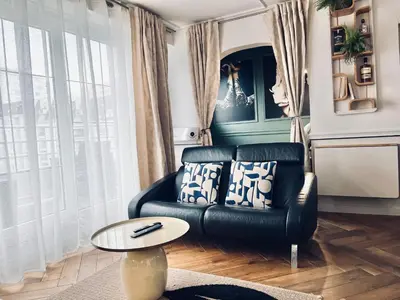 Coin salon dans l'établissement le Boudoir de Longchamp