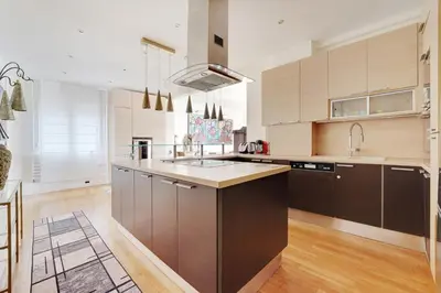 Cuisine ou kitchenette dans l'établissement Joli 90m2 - 2 ch proche Champs-Elysees, climatise