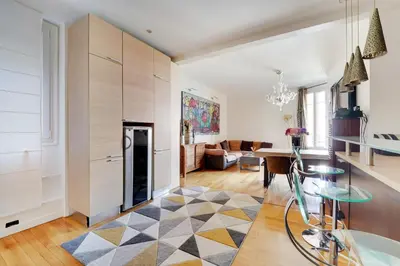 Cuisine ou kitchenette dans l'établissement Joli 90m2 - 2 ch proche Champs-Elysees, climatise