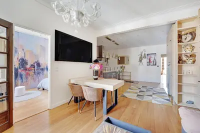 Télévision ou salle de divertissement dans l'établissement Joli 90m2 - 2 ch proche Champs-Elysees, climatise