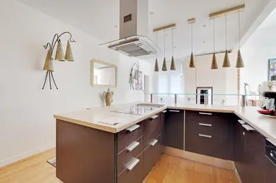 Cuisine ou kitchenette dans l'établissement Joli 90m2 - 2 ch proche Champs-Elysees, climatise