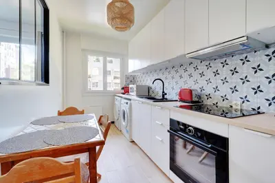 Cuisine ou kitchenette dans l'établissement Familial Spacieux 2ch avec Parking Prive Sup