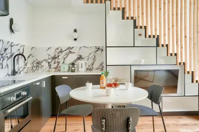 Coin salon dans l'établissement Perchoir Parisien - Dupleix avec mezzanine pour 4