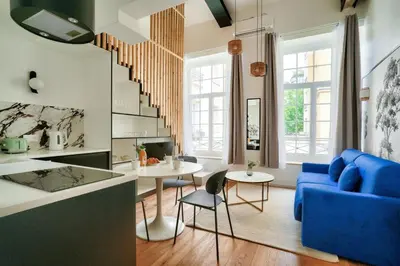 Coin salon dans l'établissement Perchoir Parisien - Dupleix avec mezzanine pour 4