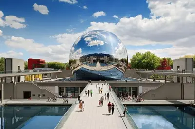 Piscine de l'établissement Facile d'accès et entretenu par femme de ménage ou située à proximité